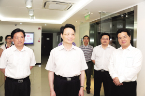 何權(quán)視察我市科技工作時(shí)要求加快推進(jìn)科技成果產(chǎn)業(yè)化