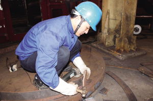 生產(chǎn)周期縮短了5個月 王霞琦潛心攻克企業(yè)技術(shù)難題 