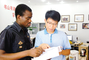 成功研發(fā)多款絕熱板材   陳照鋒：從廢玻璃中淘寶的人