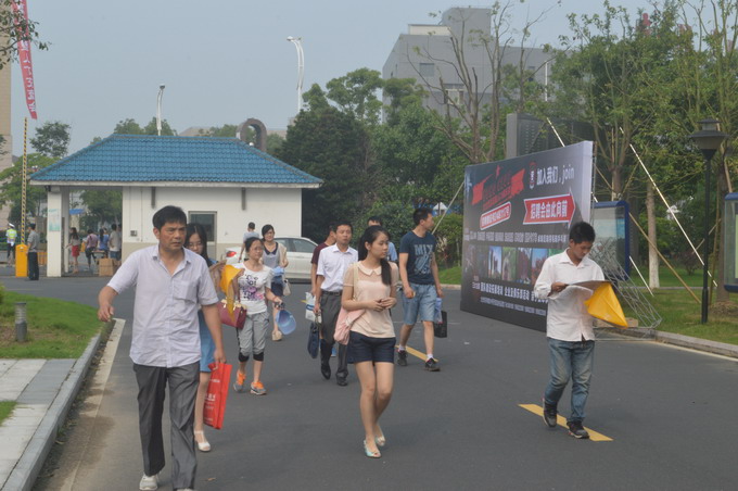 2014夏季大型招聘會勝利閉幕，太倉人才網(wǎng)陽光開啟網(wǎng)絡(luò)專場