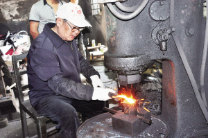 紅紅火火打鐵人