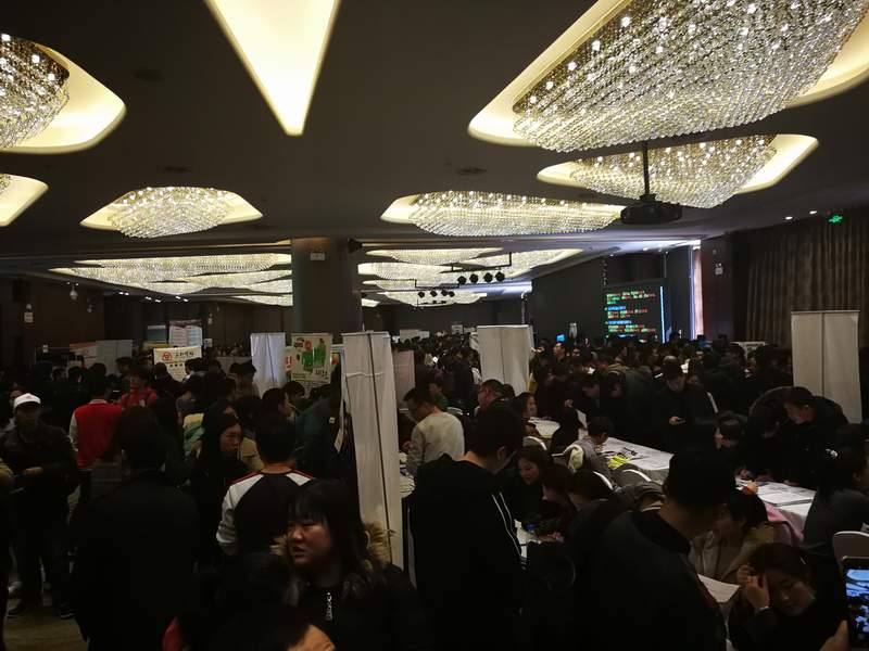 人才“擠擠”——太倉市2018春季招聘會(huì)線下招聘會(huì)圓滿落幕