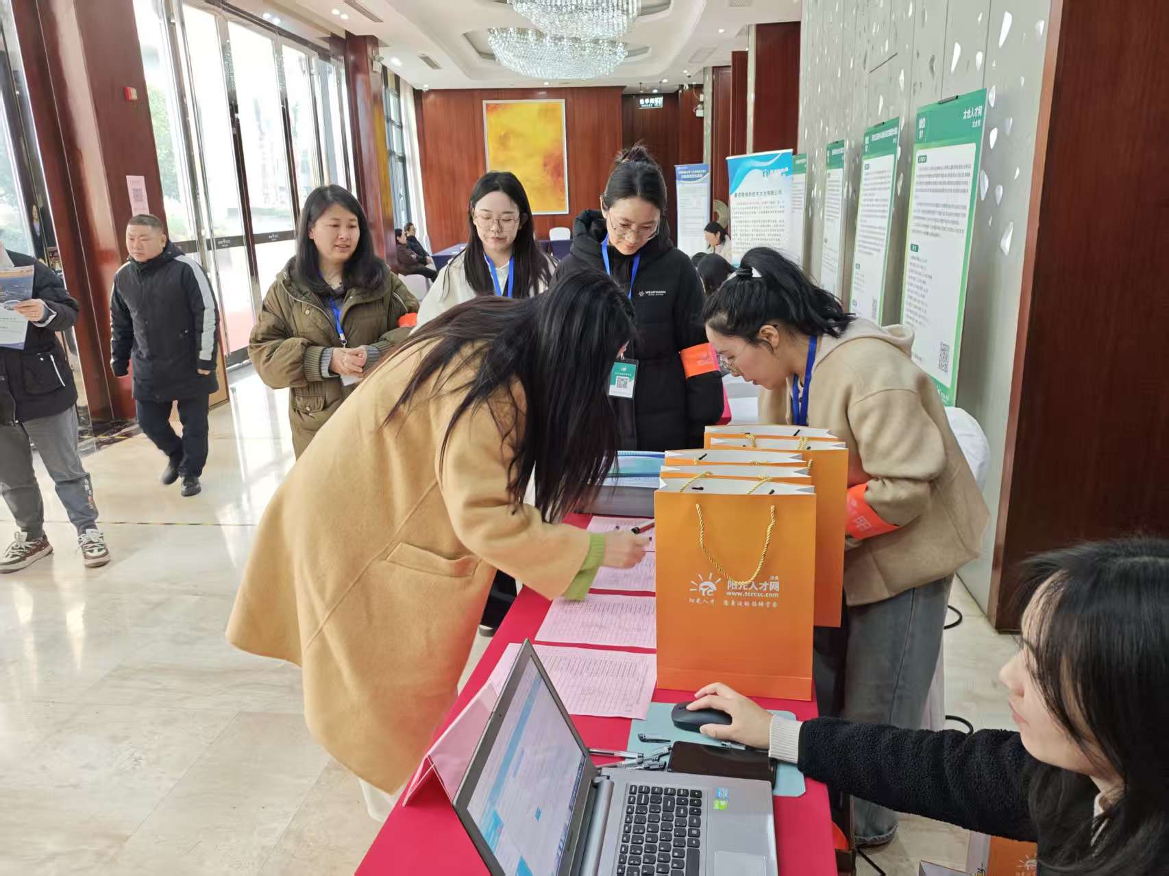 春風(fēng)送崗啟新程陽光太倉向未來——2026太倉春季大型招聘會(huì)圓滿落幕